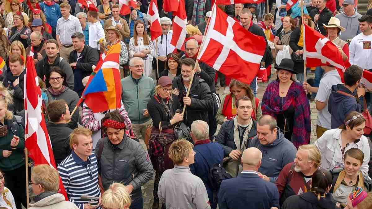Het naast elkaar bestaan van verschillende culturen vormt de sociale structuur en levensstijl van het land.